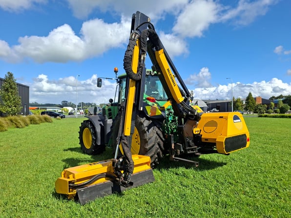 Used McConnel Hedge Cutter PA7085T Power Arm Hedge Mulcher (2)