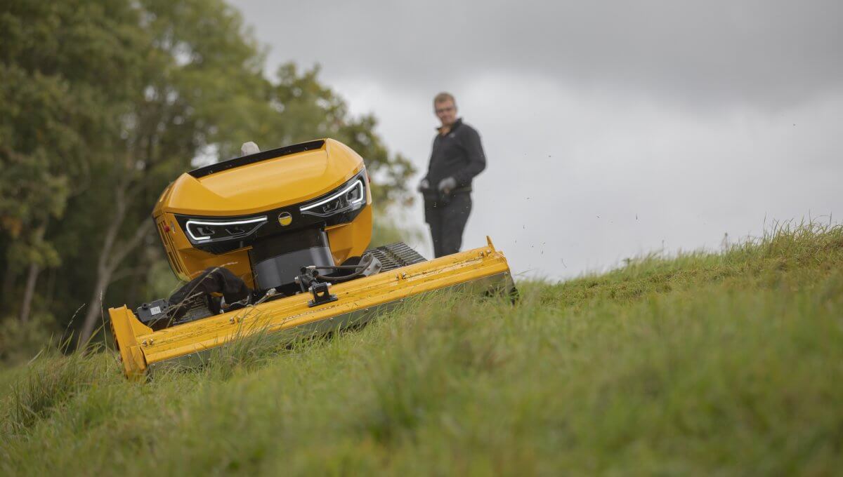 Robocut slope mower