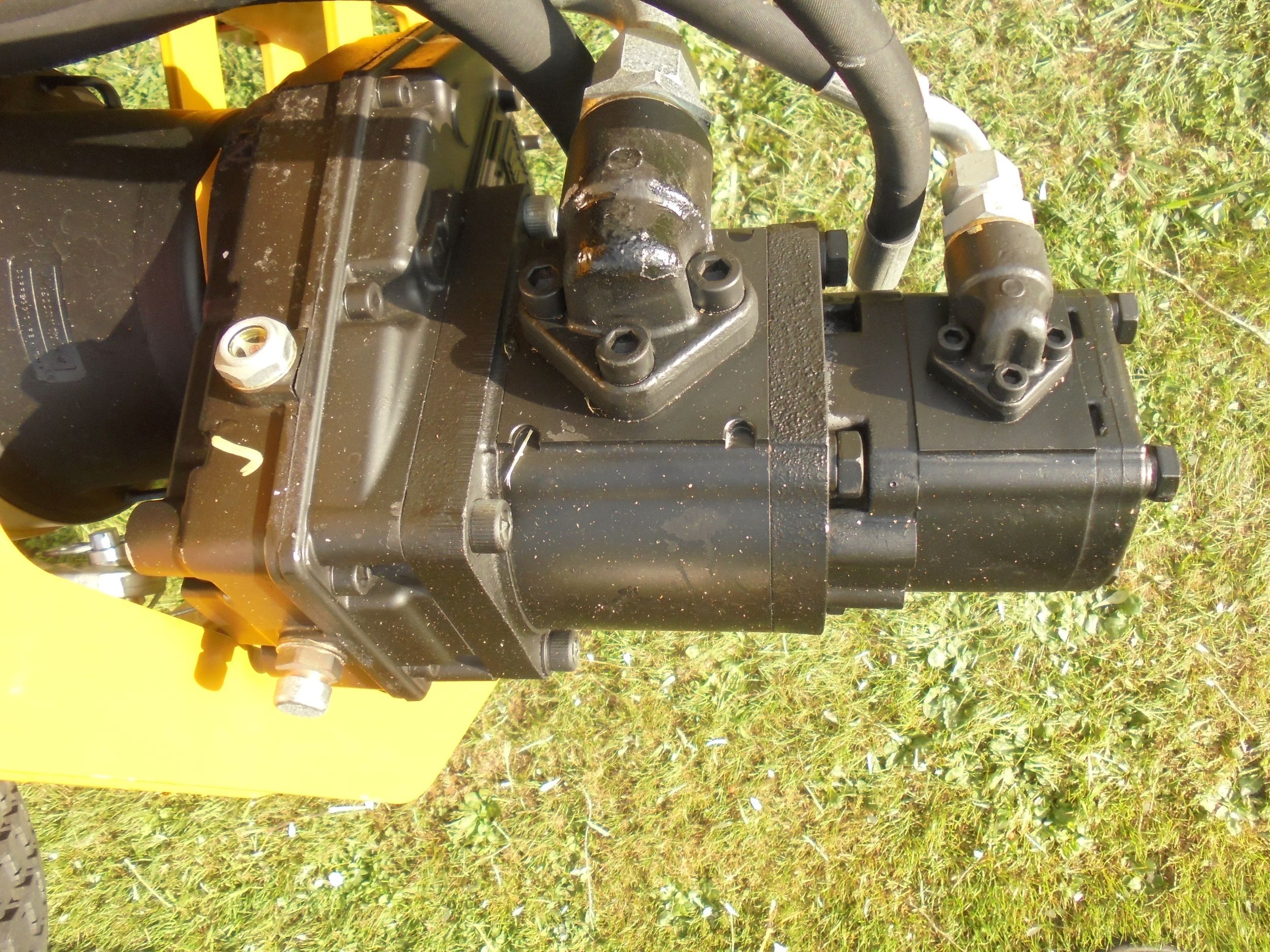 M250s Gearbox and Tandem Pump Assembly