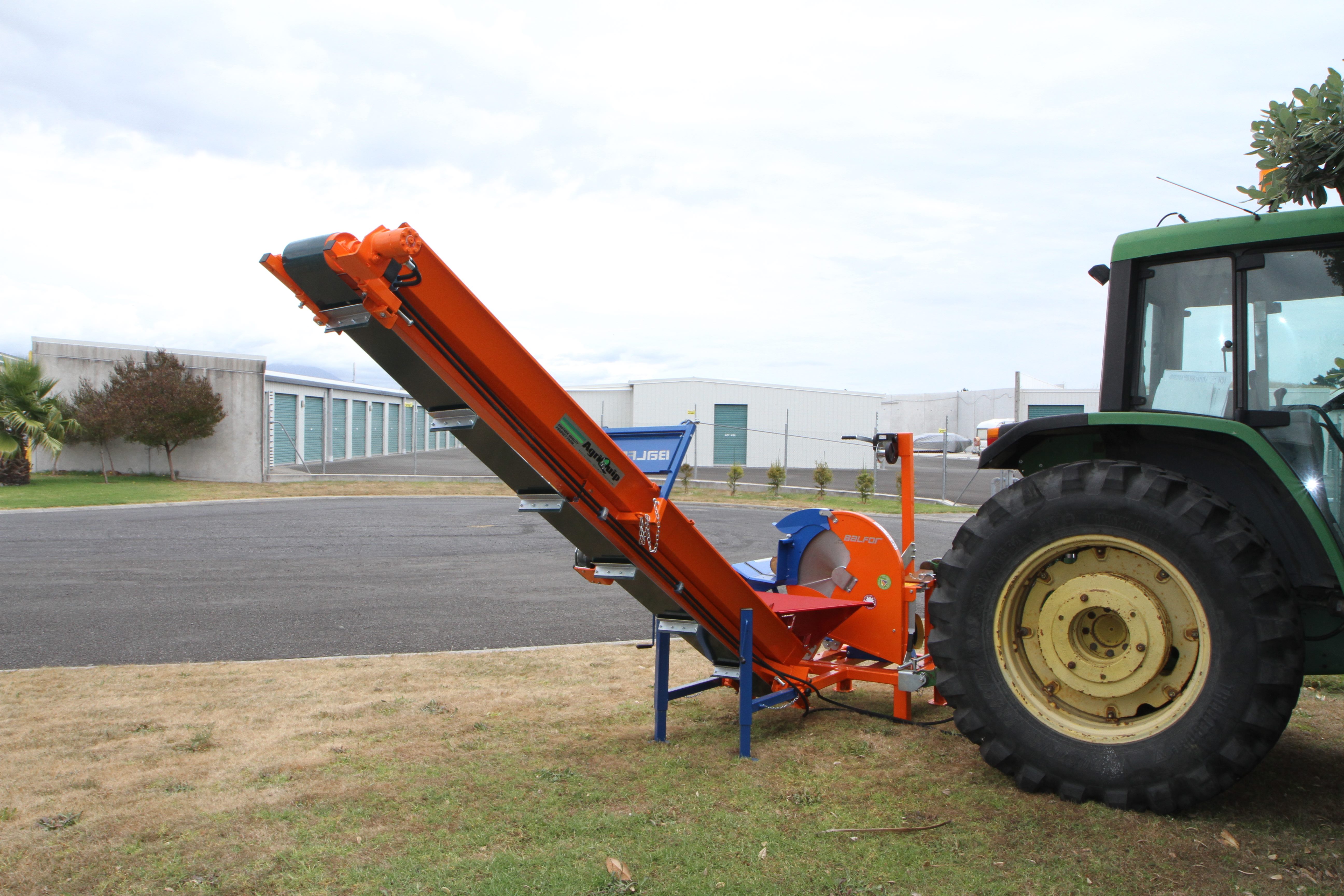 Balfor NT 8.7 firewood conveyor