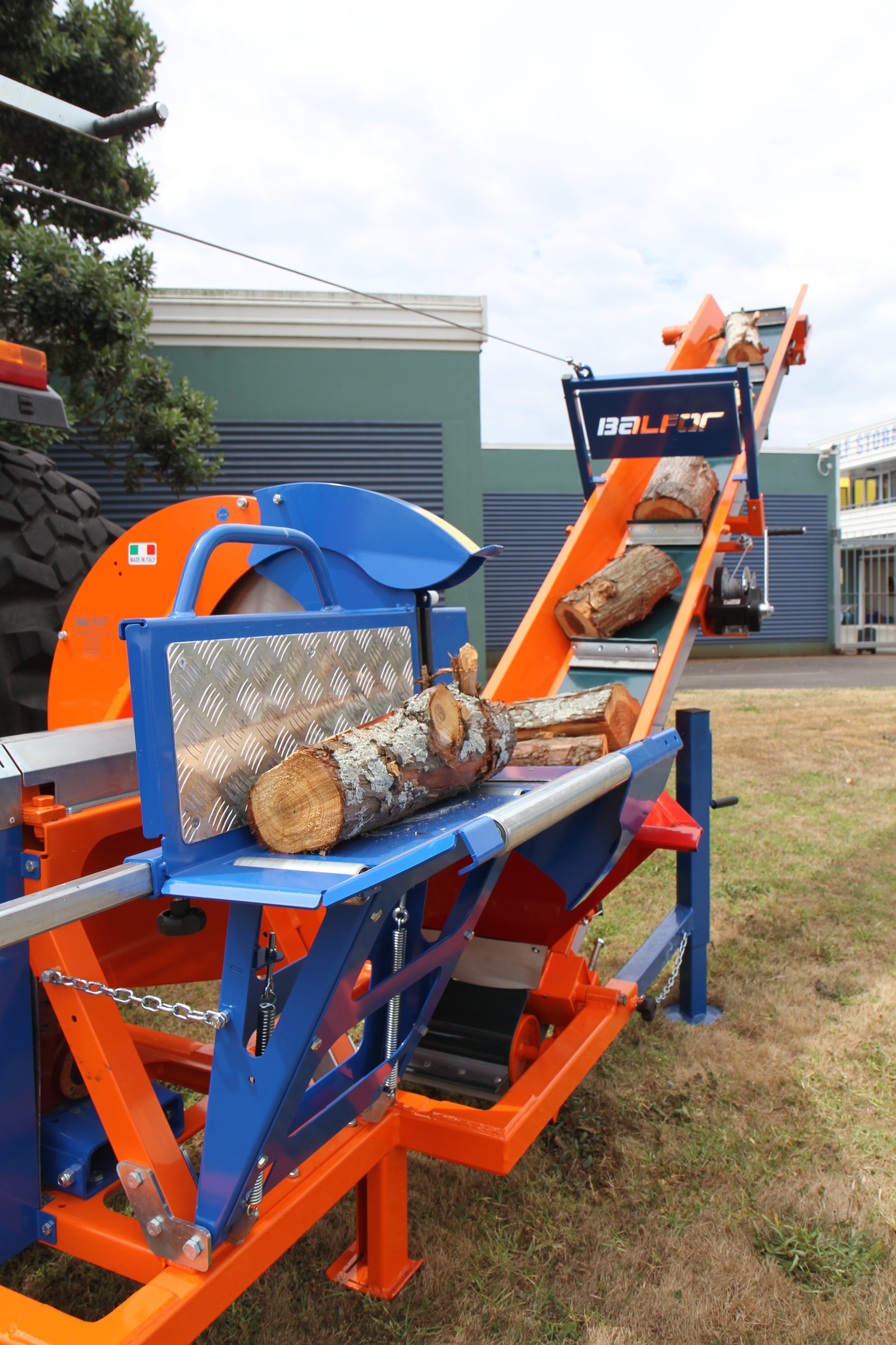 Balfor NT 6.5 firewood conveyor