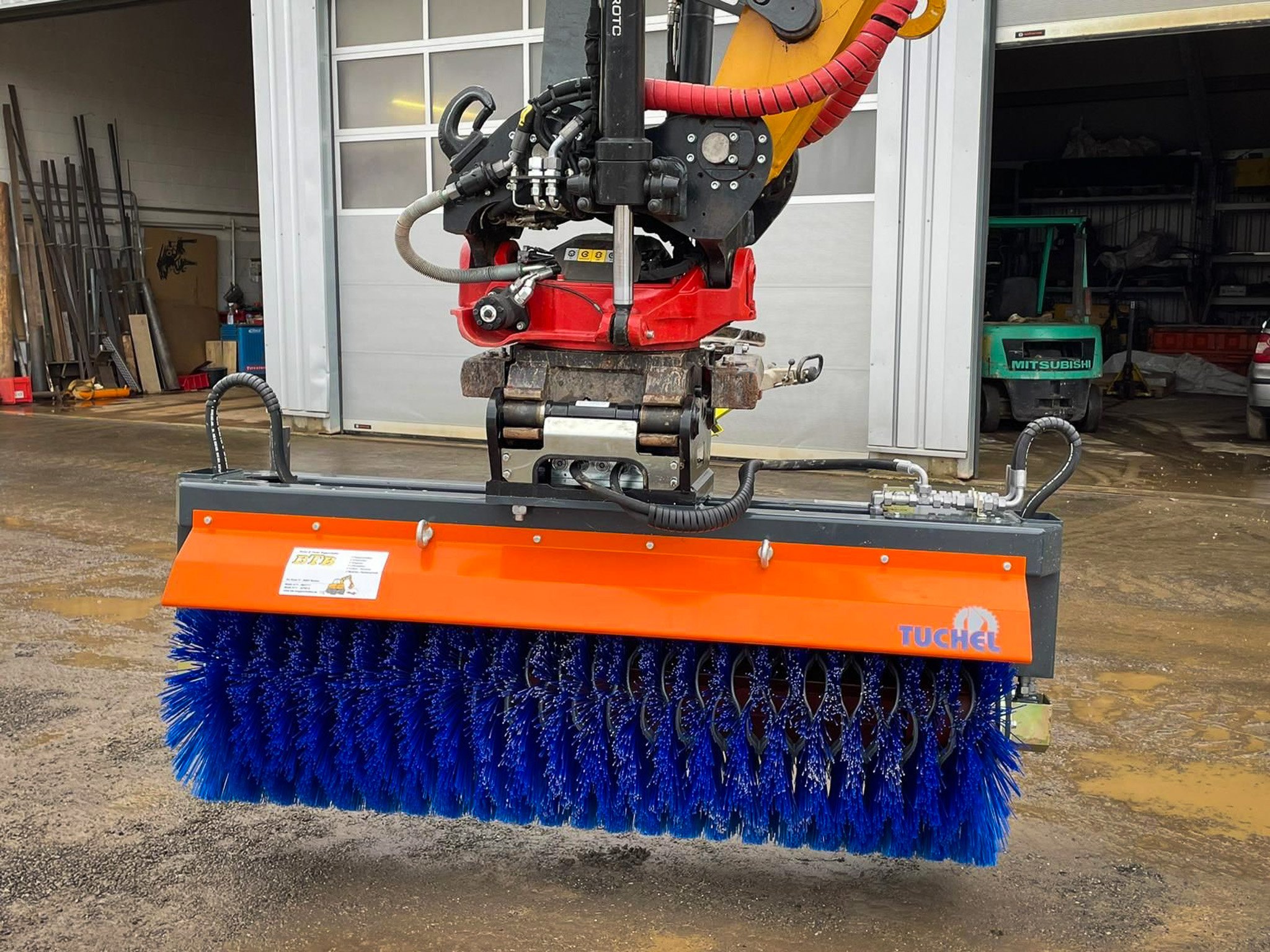 Digger hydraulic brush