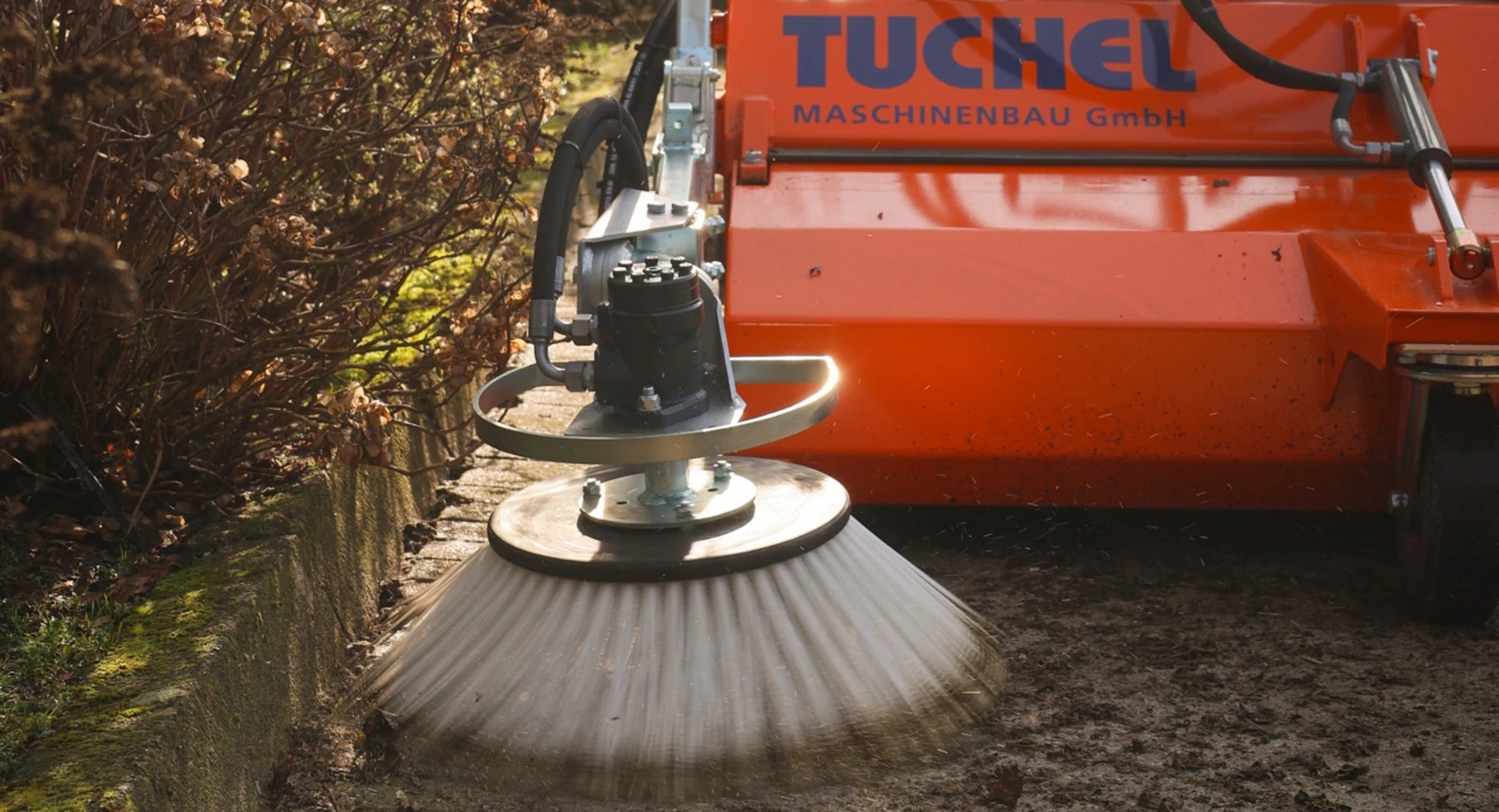 Hydraulic rotary sweeper brush wintering barn