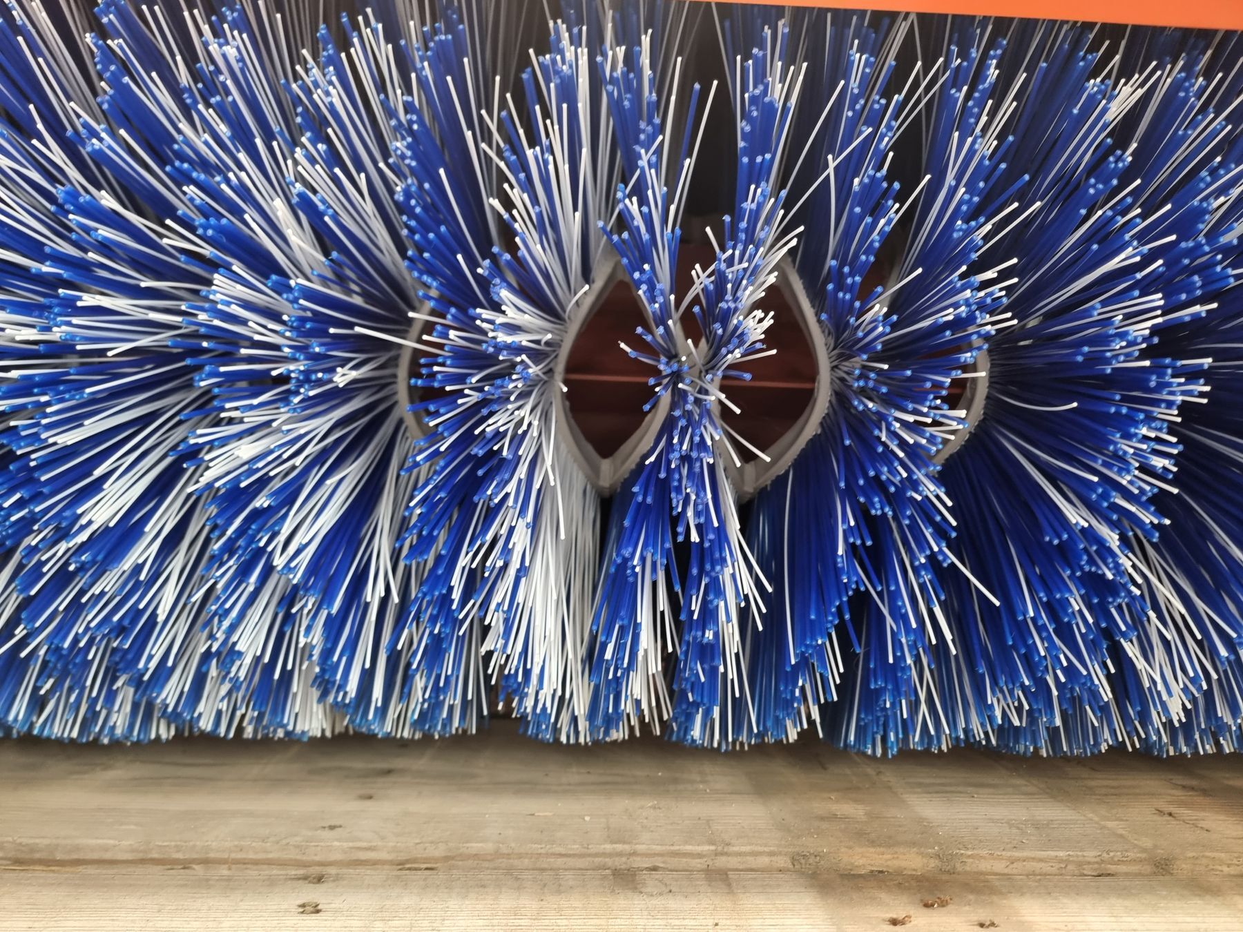 PLUS 590 Anti-Clogging Industrial Brush design