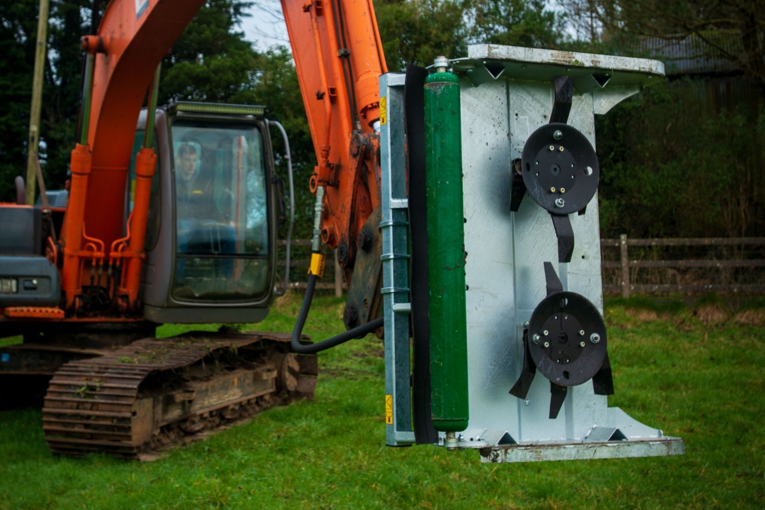 Precision cutting with Major hedge cutter