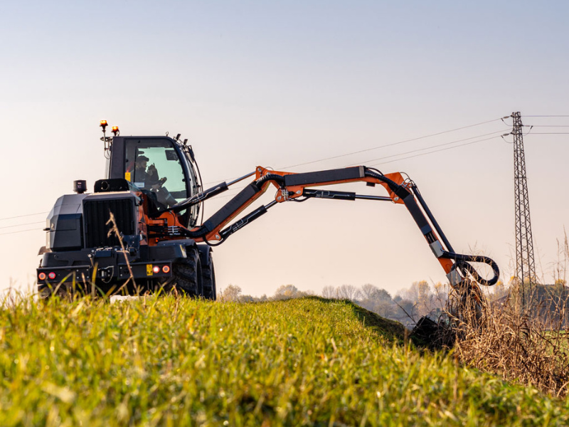 Self-Propelled Shelterbelt Trimmers