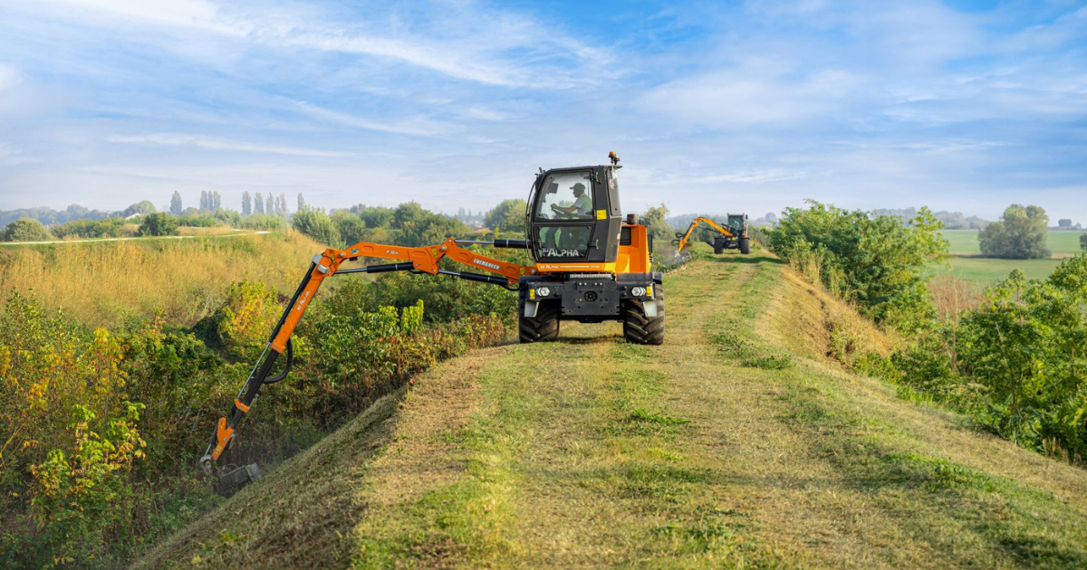 Self-Propelled Hydrostatic Machines