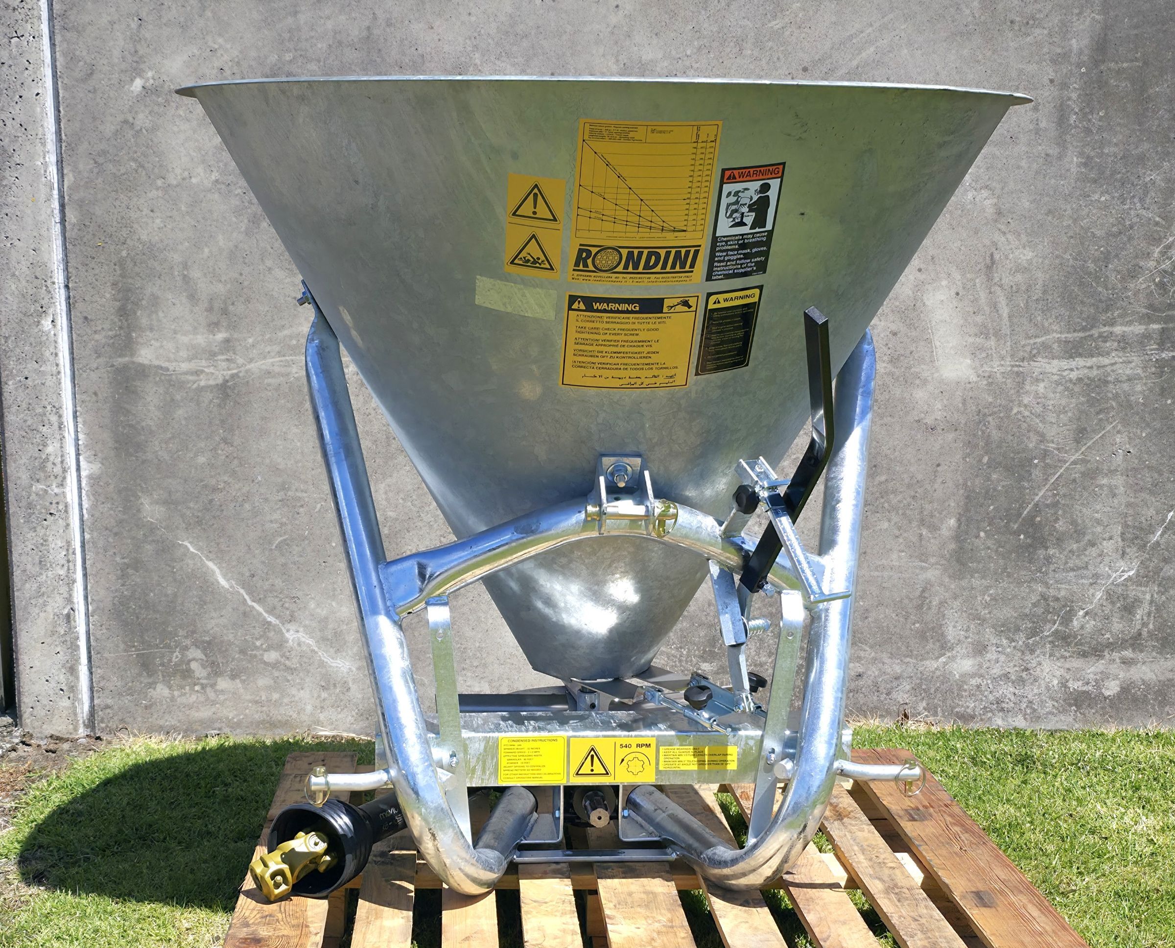 SP Single Spinner Fert Spreader 3-point linkage (4)