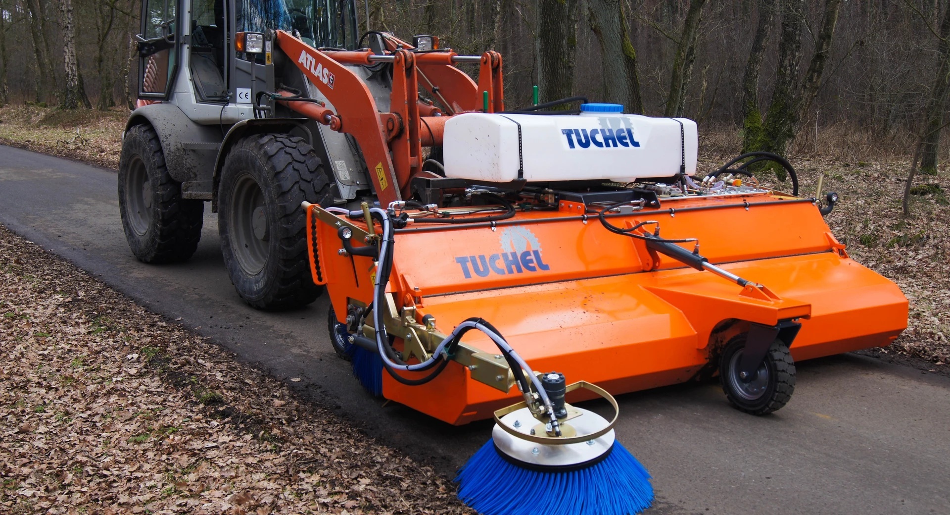 Profi_Champ_Heavy_Duty_Loader_Yard_Hydraulic_Sweeper (2)