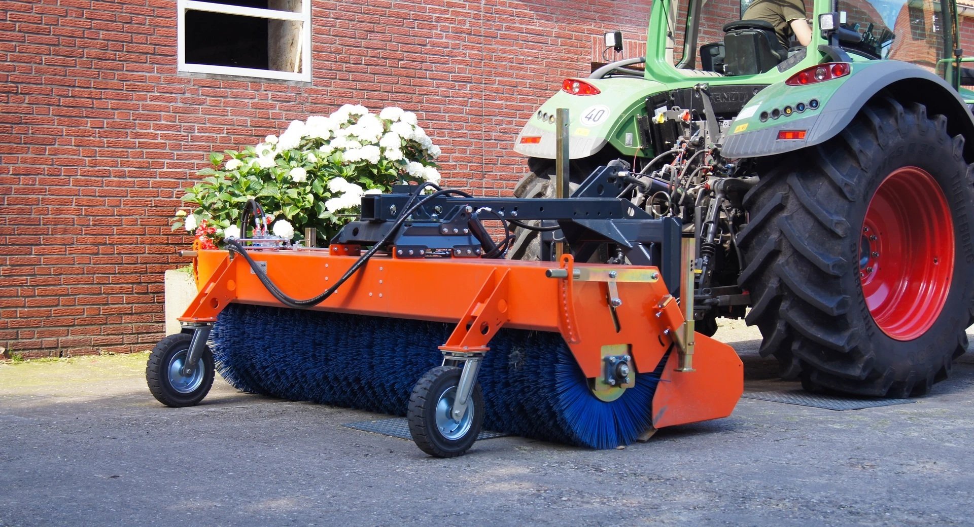 Profi_Champ_Heavy_Duty_Loader_Yard_Hydraulic_Sweeper (7)