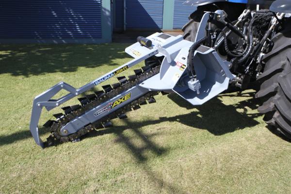 Hydraulic chain trencher